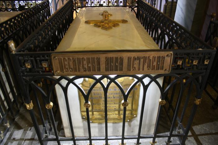 Собор Петра и Павла. Памятный знак цесаревне Анне Петровне, герцогине Гольштейнской (С-Петербург)