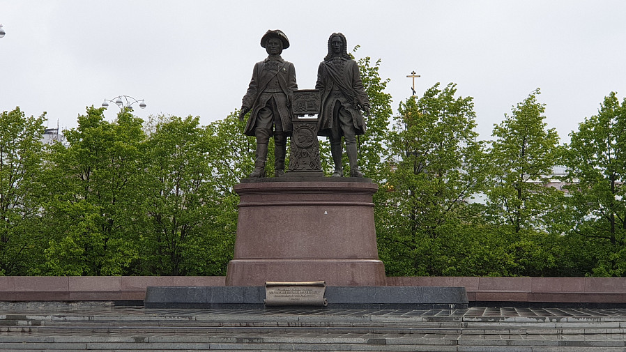 Памятник В. Н. Татищеву и В. И. Геннину (Екатеринбург)