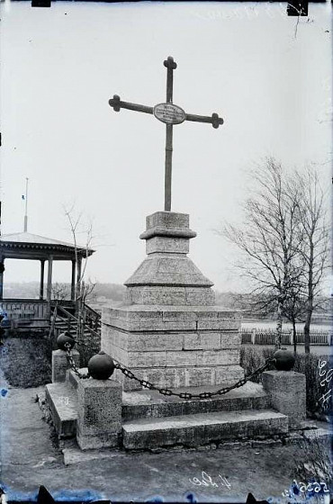 Памятник русским воинам, павшим при штурме Нарвы 9.08.1704 года (Monument Põhjasõjas 1704. a. langenud vene sõjaväelastele) Памятник русским воинам, павшим при штурме Нарвы 9.08.1704 года (Monument Põhjasõjas 1704. a. langenud vene sõjaväelastele)