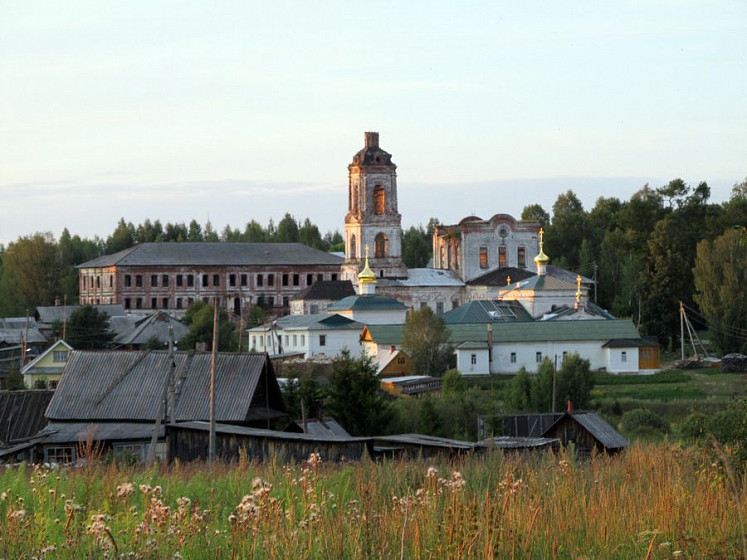 Церковь Троицы Живоначальной в Троицком Белбажском монастыре (Нижегородская обл.) Церковь Троицы Живоначальной в Троицком Белбажском монастыре (Нижегородская обл.)