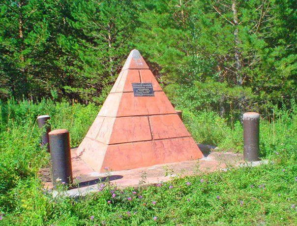Памятный знак на месте Колыванского завода (Алтайский край)