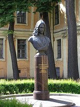 Памятник светлейшему князю А. Д. Меншикову у Меншиковского дворца на Васильевском острове (С-Петербург)