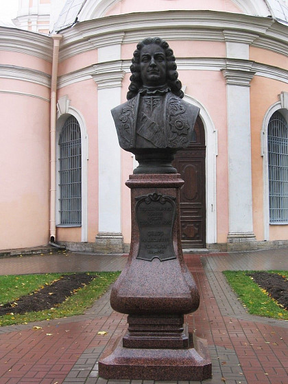 Памятник графу Ф. А. Головину у Андреевского собора (С-Петербург)