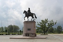 Памятник Петру I у Константиновского дворца