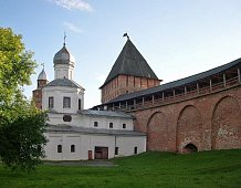 Воеводский двор Новгородского кремля с башней «Кокуй» (Великий Новгород)