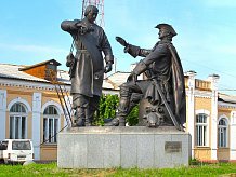 Памятник Петру I и М. И. Сердюкову (Вышний Волочек, Тверская обл.)