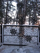 Символическая могила святлейшей княжны М. А. Меншиковой (Берёзово, Ханты-Мансийский АО)